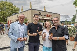 Pommes und ein Platz an der Sonne: Strandbar West eröffnet